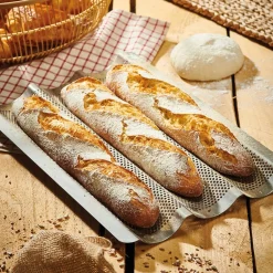 Baguetteplåt i rostfritt stål, 40 x 24,5cm - De Buyer