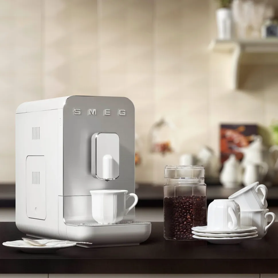 Helautomatisk Espressomaskin, Vit - Smeg