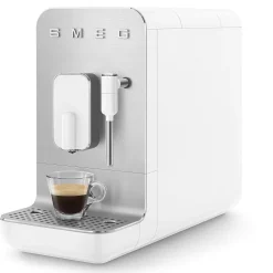 Helautomatisk Espressomaskin med ånginsats, Vit - Smeg