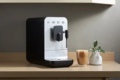 Helautomatisk Espressomaskin med ånginsats, Svart - Smeg