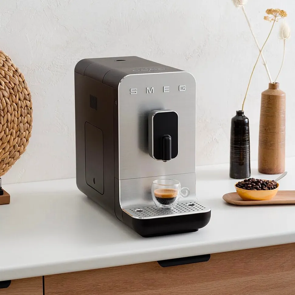Helautomatisk Espressomaskin, Svart - Smeg