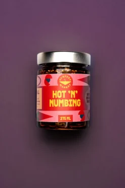 Hot 'n' Numbing, chiliolja med sichuanpeppar, 275 ml - Surfers