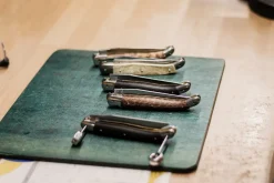 Sommelierkniv av Förstenad Ek, damaskerad m dekor, Collection - Forge de Laguiole