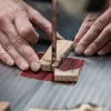 Sommelierkniv av Tuja, damaskerad m dekor, Collection - Forge de Laguiole