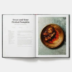 The Indian Vegetarian Cookbook - Pushpesh Pant