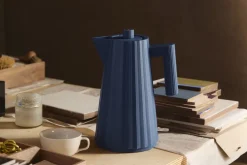 Vattenkokare, Plissé, Blå - Alessi - 1,7 liter