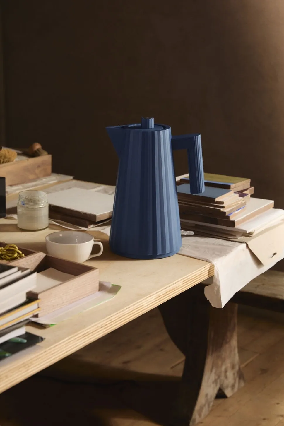 Vattenkokare, Plissé, Blå - Alessi - 1,7 liter